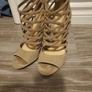 Vince Camuto Size 7 Heels